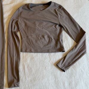 Aritzia TNAction Long Sleeve Crop Top - Taupe